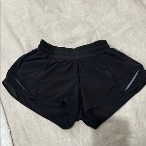 lululemon athletica black Hotty hots size 0, low rise 2.5 inseam
